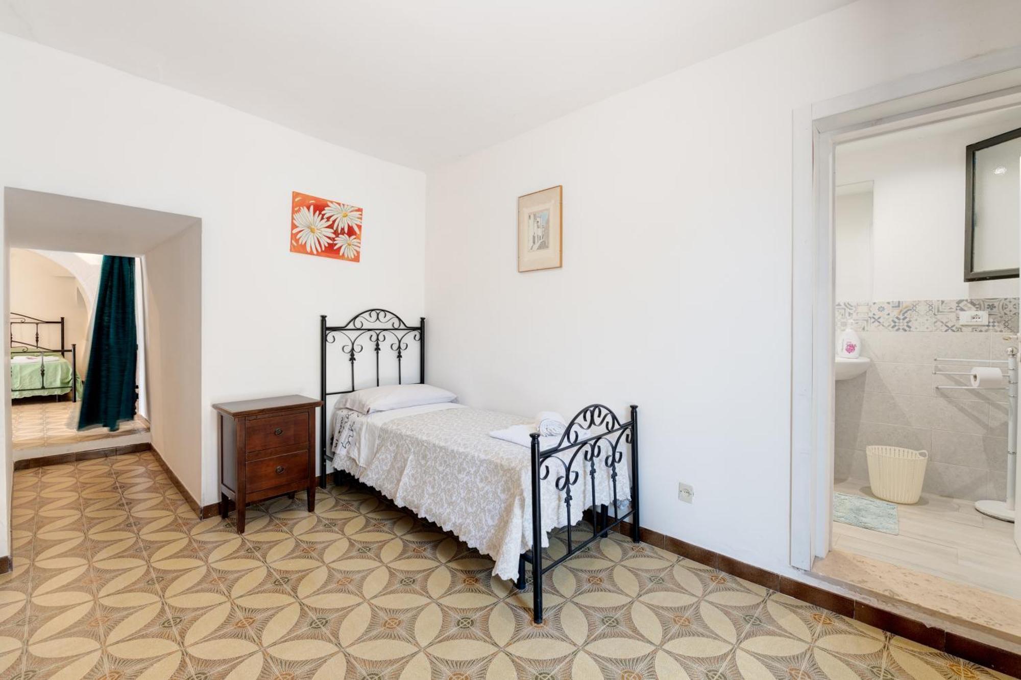 Trullo La Quercia Holiday home *